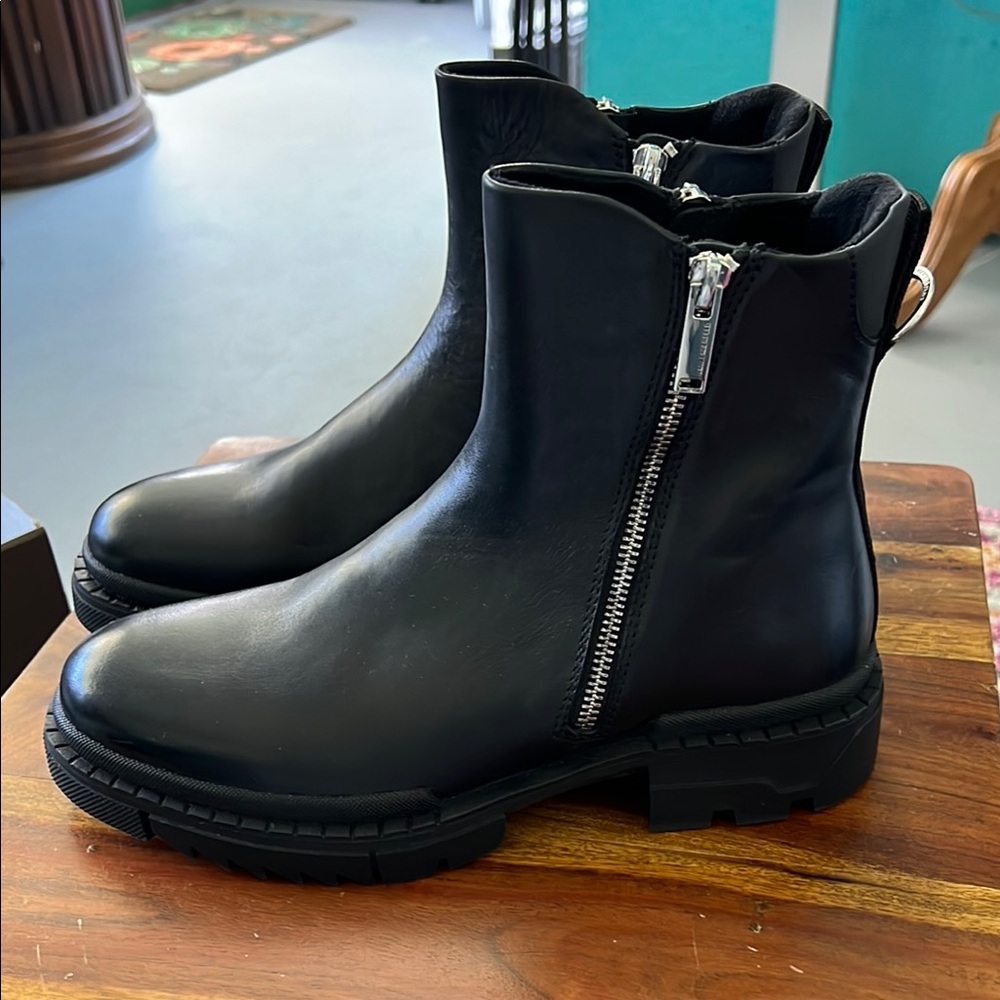 NEW Karl Lagerfeld Men's Double Zip Lug Sole Boot, 8